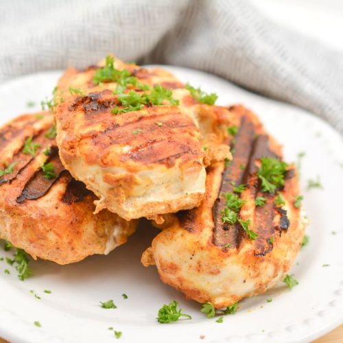 A diabetic friendly tandoori chicken arrangement on a plate.